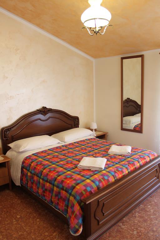 Santa Toscana Guest House Verona Værelse billede